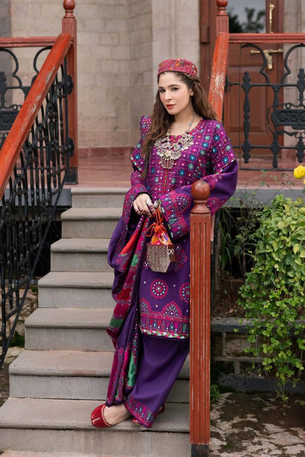 Maryam Hussain winter shawl '24-Plum - Image 3