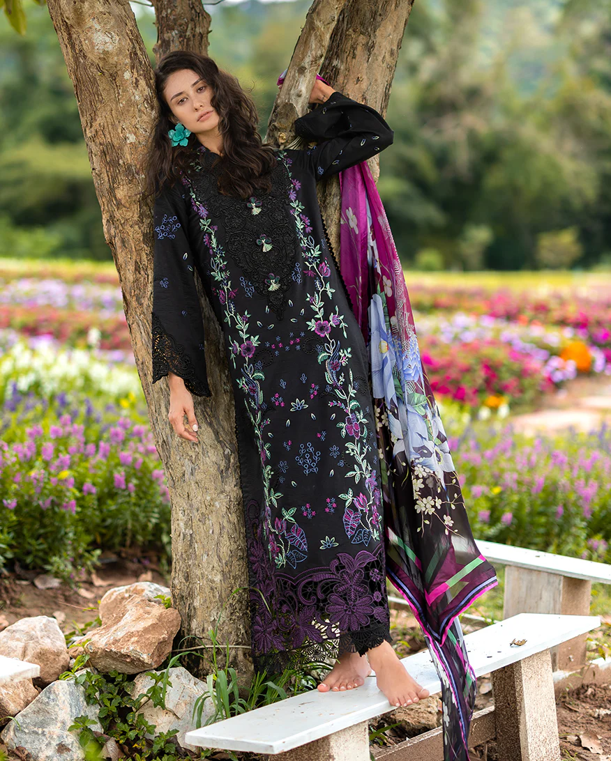 MUSHQ Embroidered Lawn,26 Garden Lullaby