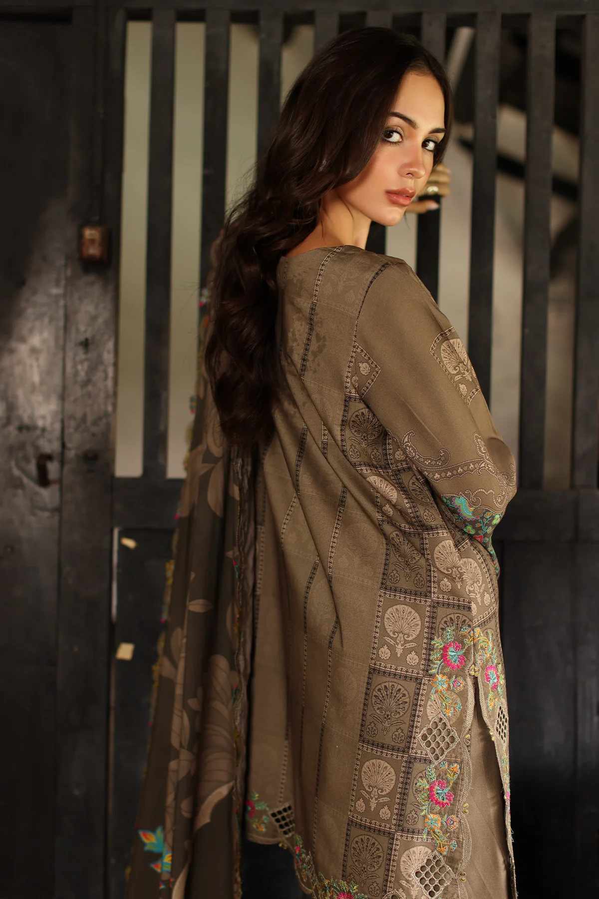 Charizma Aniq Embroidered Linen '26-ANW7 05 - Image 3
